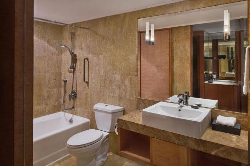 Deluxe King Room with Panoramic View image 4