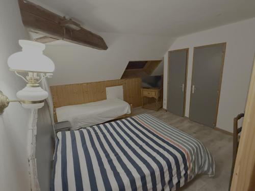 1 double bed, 1 twin bed