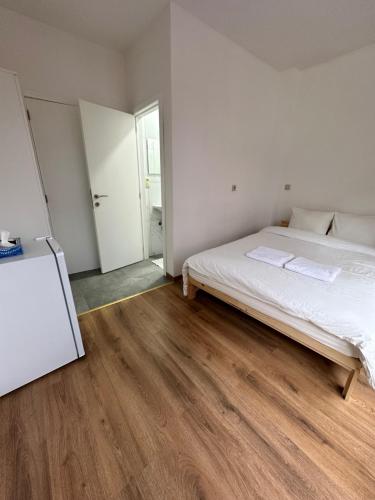Ideal Room Near Gare du Midi, Брюссель (фото 4)
