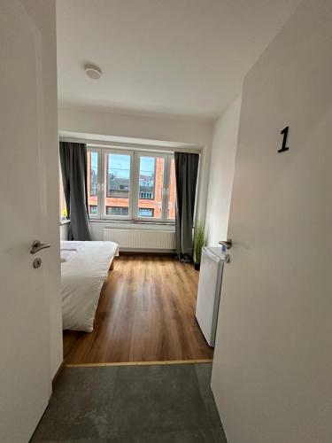 Ideal Room Near Gare du Midi, Брюссель (фото 6)