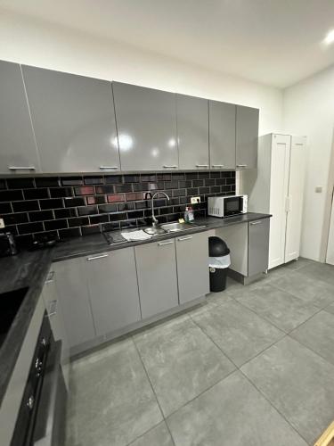 Ideal Room Near Gare du Midi, Брюссель (фото 10)