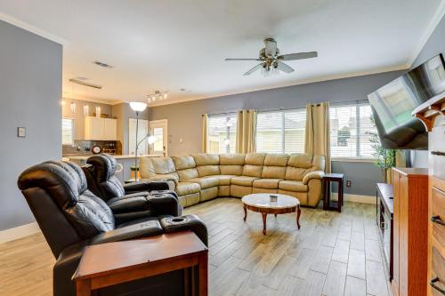 23 Mi to Houston Lakefront Home with Fenced Yard! in Katy, USA