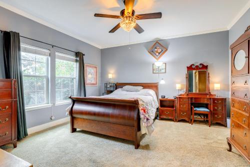 23 Mi to Houston Lakefront Home with Fenced Yard! in Katy, USA