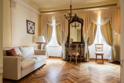  Palazzo Lari Sarzana - Historic Boutique Rooms in Sarzana