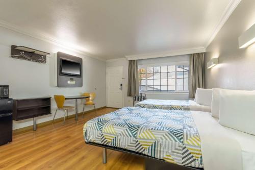 Motel 6 San Jose, CA - Convention Center near โบสถ์คาทอลิกเซนต์โจเซฟ