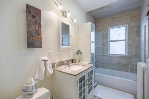 Peaceful Oasis on Munjoy Hill 1st flr 3BR parking Peaceful Oasis on Munjoy Hill 1st flr 3BR parking