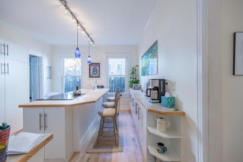 Peaceful Oasis on Munjoy Hill 1st flr 3BR parking Peaceful Oasis on Munjoy Hill 1st flr 3BR parking