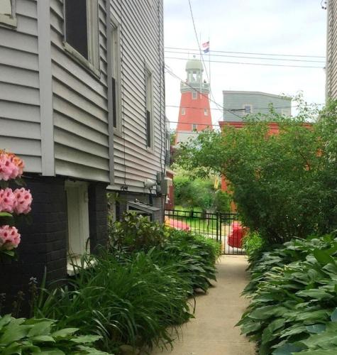 Peaceful Oasis on Munjoy Hill 1st flr 3BR parking Peaceful Oasis on Munjoy Hill 1st flr 3BR parking