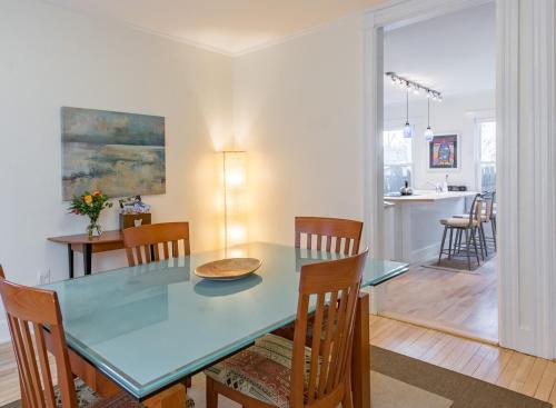 Peaceful Oasis on Munjoy Hill 1st flr 3BR parking Peaceful Oasis on Munjoy Hill 1st flr 3BR parking