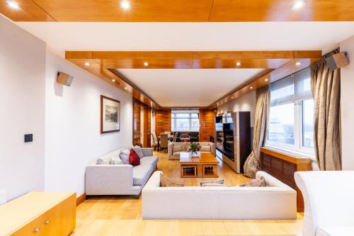 Mayfair Deluxe Apartment, London