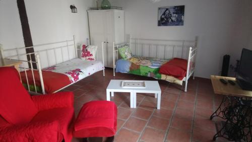 1 queen bed, 2 twin beds