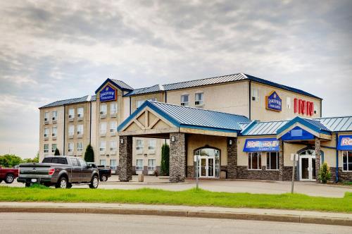 Exterior view of Lakeview Inns & Suites - Fort Saskatchewan