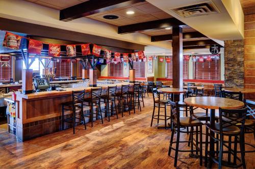 Alimentos e Bebidas, Lakeview Inns & Suites - Fort Saskatchewan in Clover park