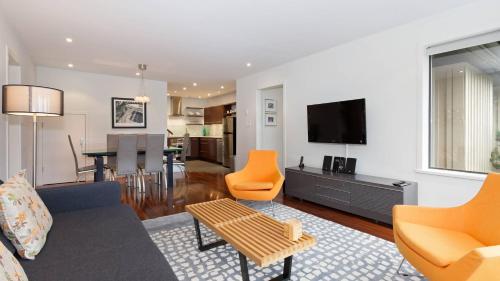 Wintergreen 34 | Townhome a Short Walk to Skiing & Blackcomb Gondola, Secure Parking in Whistler, Canada