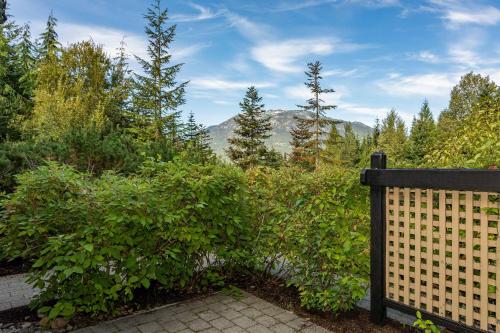 Wintergreen 34 | Townhome a Short Walk to Skiing & Blackcomb Gondola, Secure Parking in Whistler, Canada