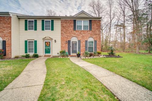 Galloway Townhome with Private Deck Near Casinos! in Galloway, USA
