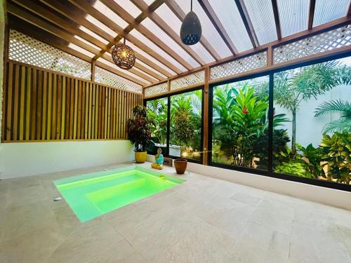 Spa, Gated luxury villa Bodhi 5 min walk to the beach in Puerto Viejo de Talamanca