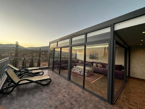 VILLA AMALOU AVEC PISCINE FAMILLE UNIQUEMENt in Riad Essalam