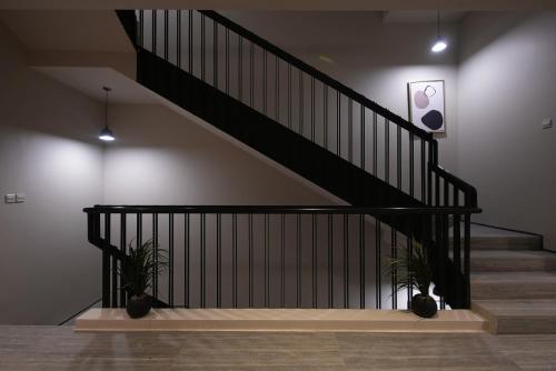 One-Bedroom Apartment image 2