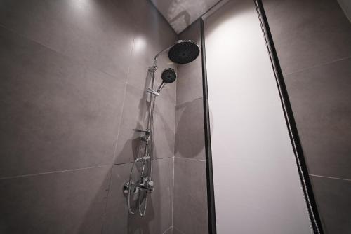 One-Bedroom Apartment image 8