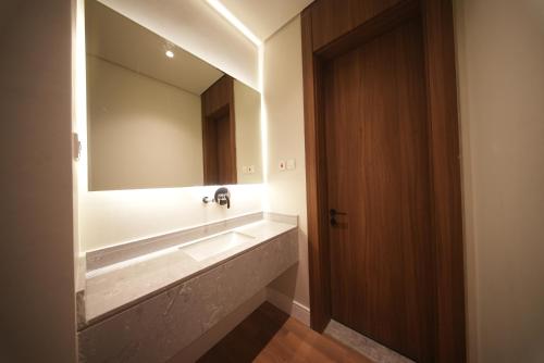 One-Bedroom Apartment image 9