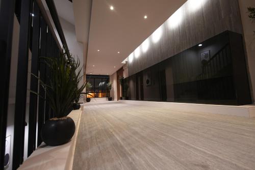 One-Bedroom Apartment image 3