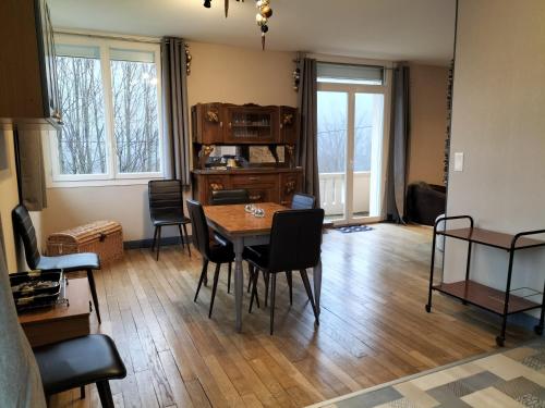 Le Gîte des Trois Seigneurs (Le Gite des Trois Seigneurs) in Surba