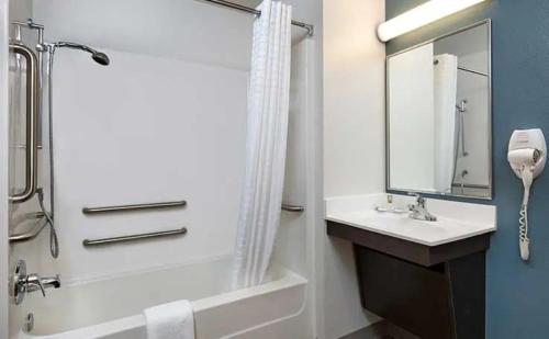 WoodSpring Suites Austin Central - image 5