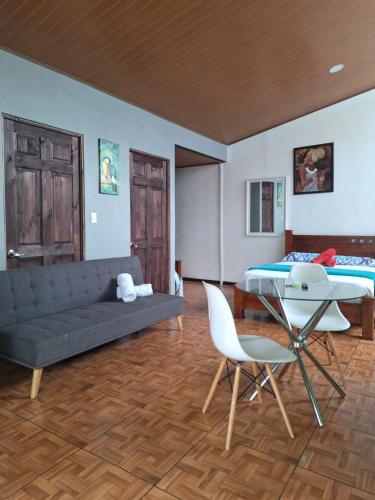 2 bedrooms, 4 beds