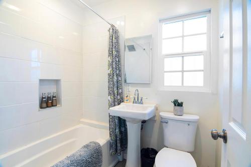 Cozy Ground-Floor Studio Near Beverly Hills Dining & Pico Blvd thumb 3