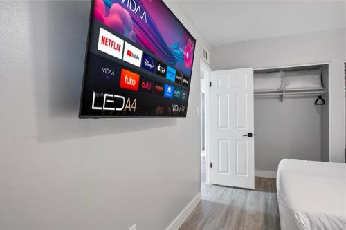 Stylish 3B2B Haven in Scottsdale with Free Parking thumb 2