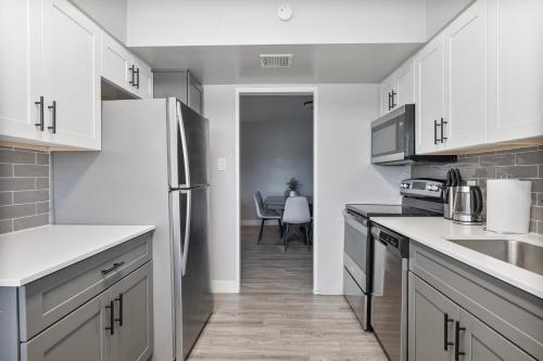 Stylish 3B2B Haven in Scottsdale with Free Parking thumb 4
