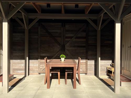 Seadmed, Two Off Grid Country Cabins 1 Double Bed in Each in Waitoki