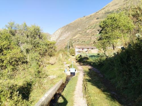 Cheerful little cottage, with a grill and campfire area
