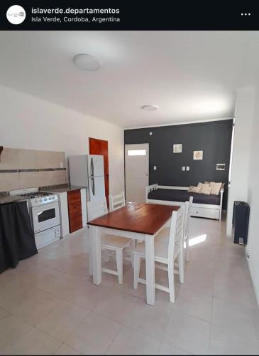 Departamentos Isla Verde in Leones