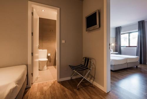 Family Room image 3