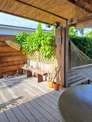 Breeze Ocean Bungalow Moorea in เตแน