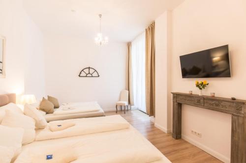 FRITZ by ROCKCHAIR Apartments l SUPERHOST Status l 3 Bedrooms Boxspringbeds 2 Bathrooms 2 Kitchen - Cozy Family & Business Flair welcomes you!, Berlin (photo 4)
