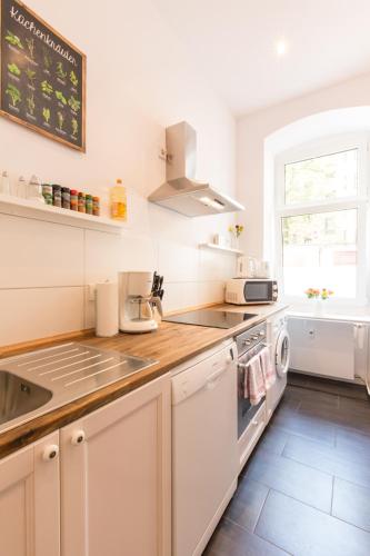 FRITZ by ROCKCHAIR Apartments l SUPERHOST Status l 3 Bedrooms Boxspringbeds 2 Bathrooms 2 Kitchen - Cozy Family & Business Flair welcomes you!, Berlin (photo 9)