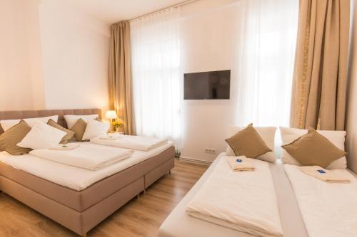 FRITZ by ROCKCHAIR Apartments l SUPERHOST Status l 3 Bedrooms Boxspringbeds 2 Bathrooms 2 Kitchen - Cozy Family & Business Flair welcomes you!, Berlin (photo 8)