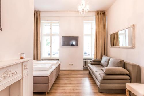 FRITZ by ROCKCHAIR Apartments l SUPERHOST Status l 3 Bedrooms Boxspringbeds 2 Bathrooms 2 Kitchen - Cozy Family & Business Flair welcomes you!, Berlin (photo 3)