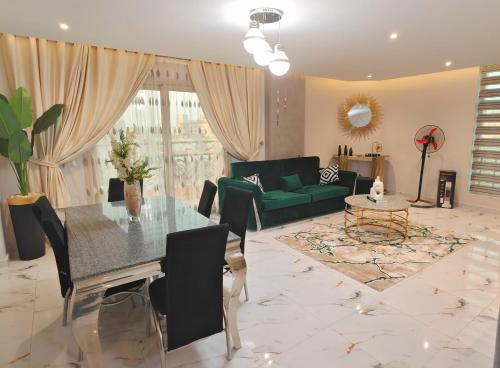 Roxy Square Apartment Roxy Square Apartment