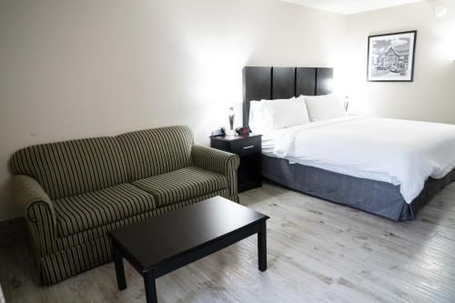 Lucille's Hotel, Restaurant, & Bar