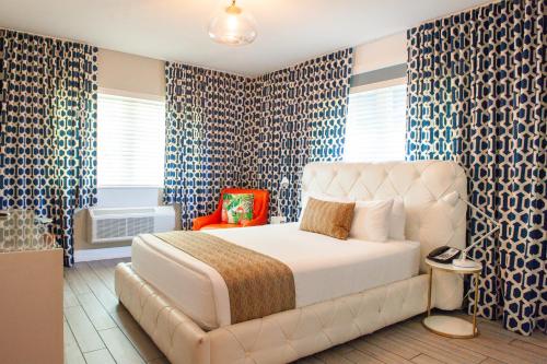 Standard Queen room in Oceanside Hotel