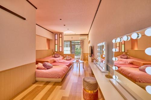 room detail thumbnail 0