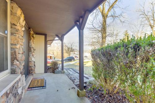 12 Mi to Dtwn St Louis Family Home with Fireplaces! in Fairview Heights (Illinois)