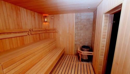 CityClub Hotel - image 6