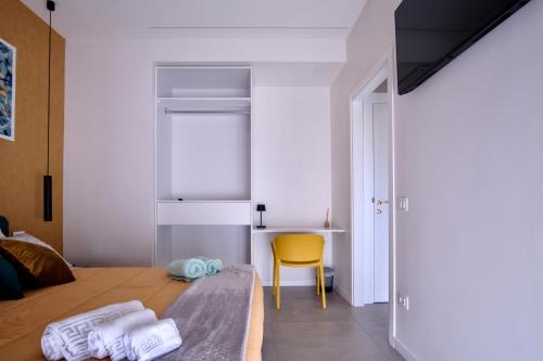 Deluxe Double Room with Side Sea View image 4