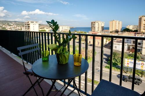 Deluxe Double Room with Side Sea View image 1