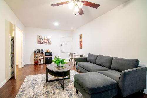 Charming 1-Bedroom Near Beverly Hills & Pico Dining detail